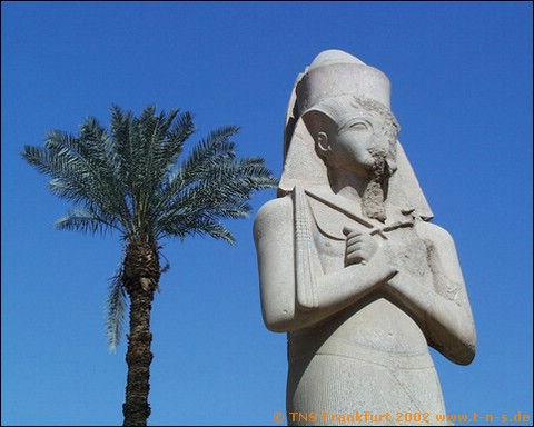 luxor-2002-039.jpg