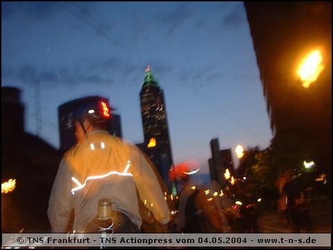 tns-2004-052.jpg