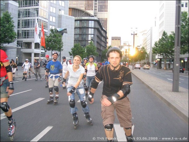 TNS-080603-205844.jpg